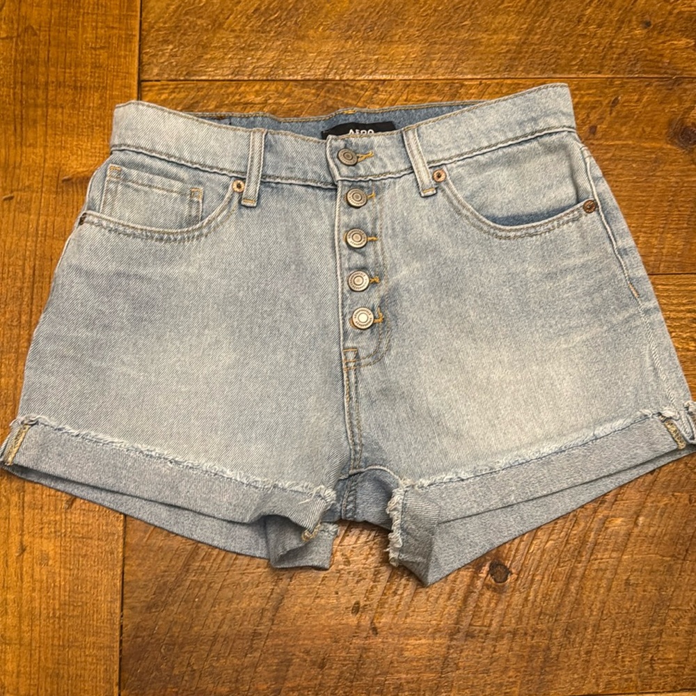 Aero Mom Short